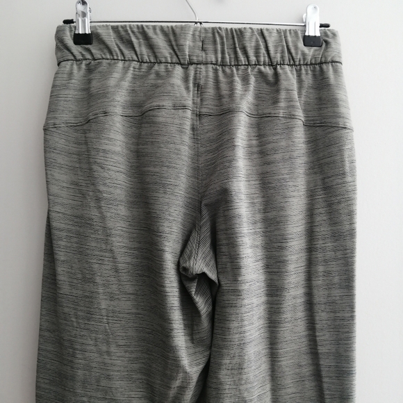 Lululemon On The Fly 28" Pants Wee Are From Space Sage Dark Olive Green 4 - Picture 6 of 16